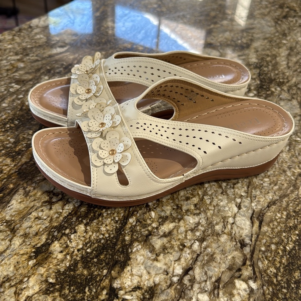 Cream Wedge Slip-on Ecetana Sandals. Size 38 - Picture 5 of 7